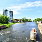 公寓 Comfortable, 2-level By The River *