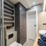 Comfortable, 2-level By The River 公寓