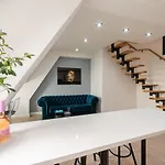公寓 Comfortable, 2-level By The River